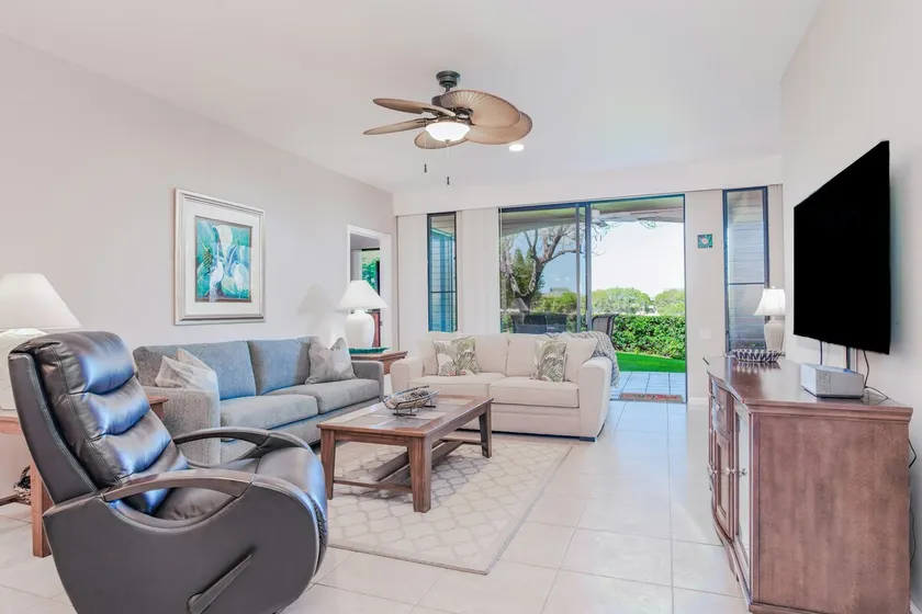 Beautiful ocean view condo with pool, lanai, hot tub, & W/D - Image 1