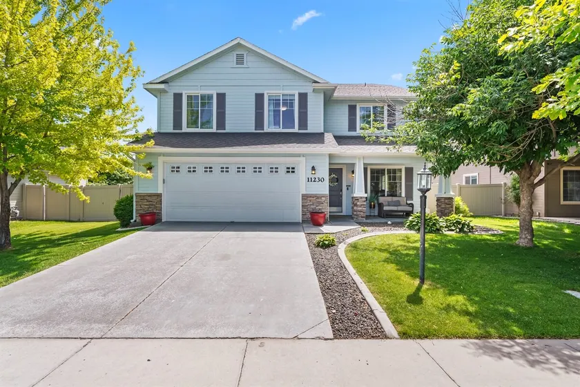 Large Nampa Home Sleeps 20 • Near Lake Lowell • Po - Image 1