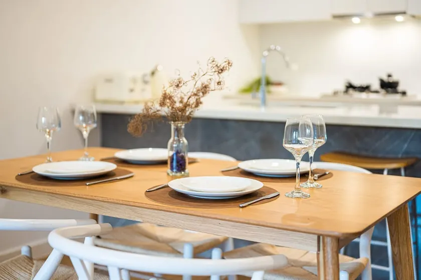 Modern Urban Retreat Stylish Apt in Ryde's Heart - Image 1