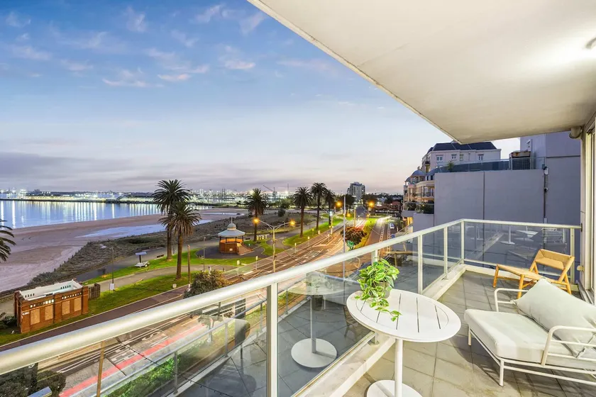 Apartamento vacacional con barbacoa, internet de alta velocidad y piscina privada | Vistas al mar - Image 1