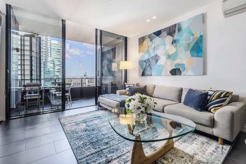 Top floor apartment near NGV, Shrine and Gardens - Image 1