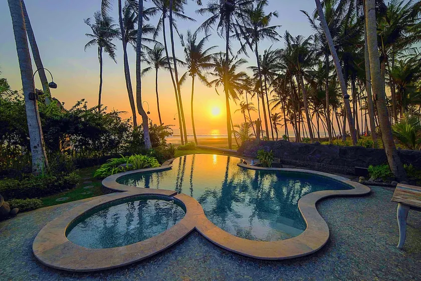 Absolute Beachfront Romantic Villa Laut - Image 1