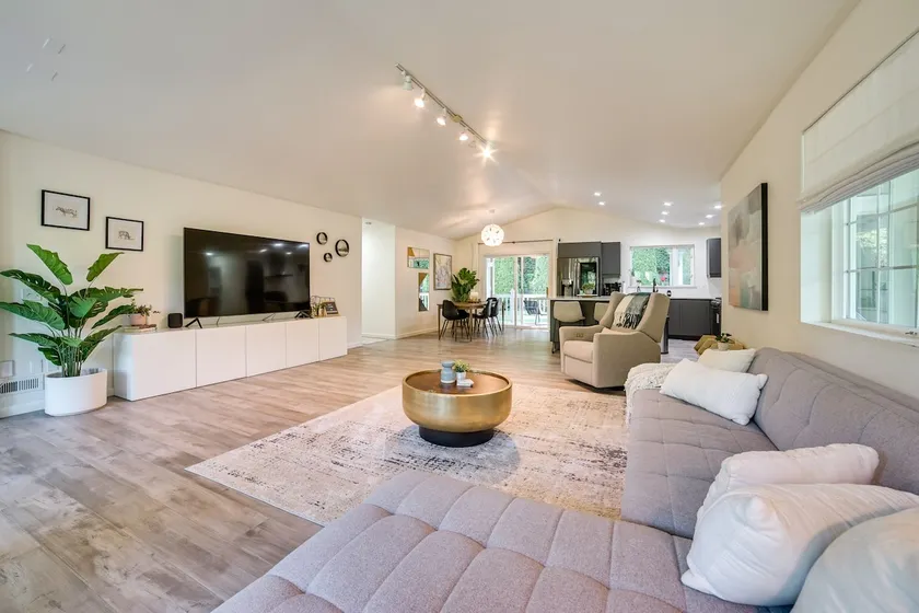 2 Mi to Lake Sammamish State Park! Modern Duplex - Image 1