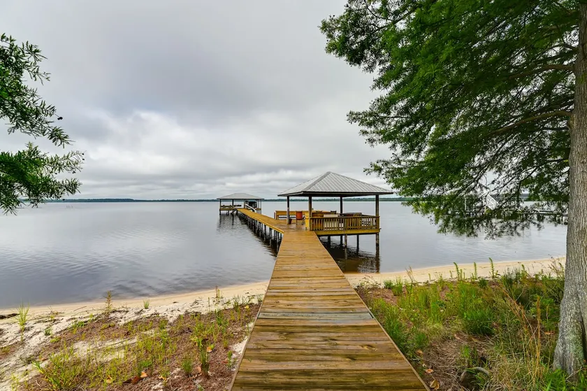 Couples Retreat on Bay Tree Lake - Image 1