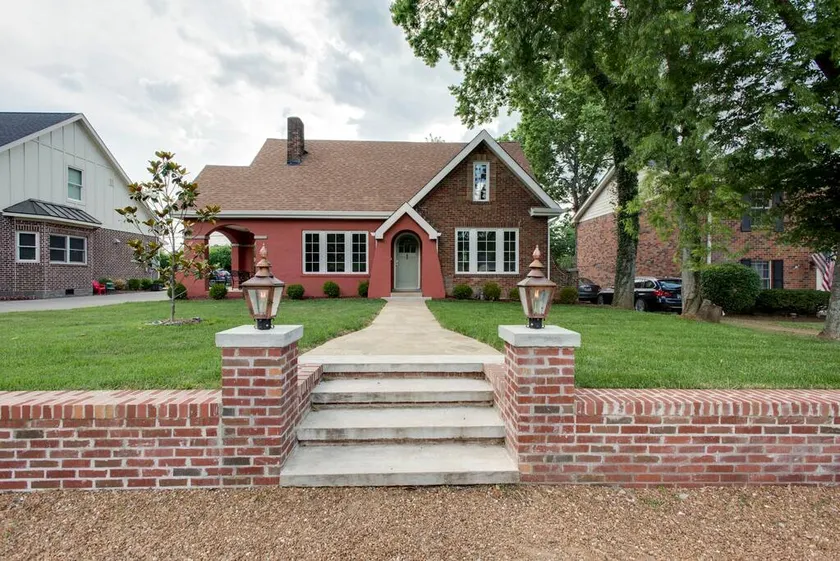 Lux West Nash Tudor 4mi to DT Sleeps 9 - Image 1