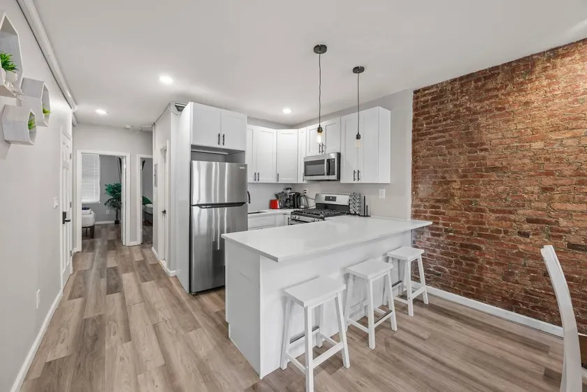 Newly Renovated | 3 Bedroom | Near Subway - Image 1