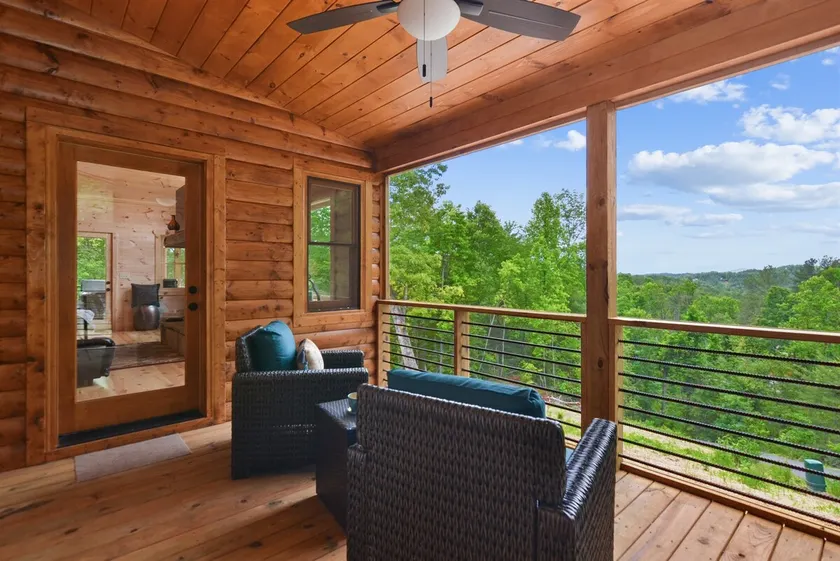 Amazing Mtn Retreat, 3 miles to Downtown w/Hot tub - Image 1