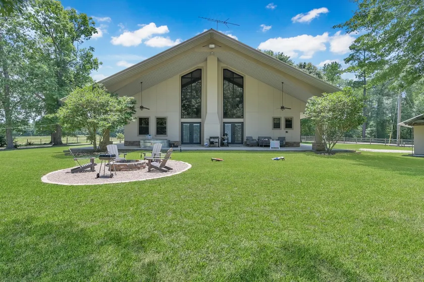 Warm ranch retreat w/ game room & cowboy pool - Image 1