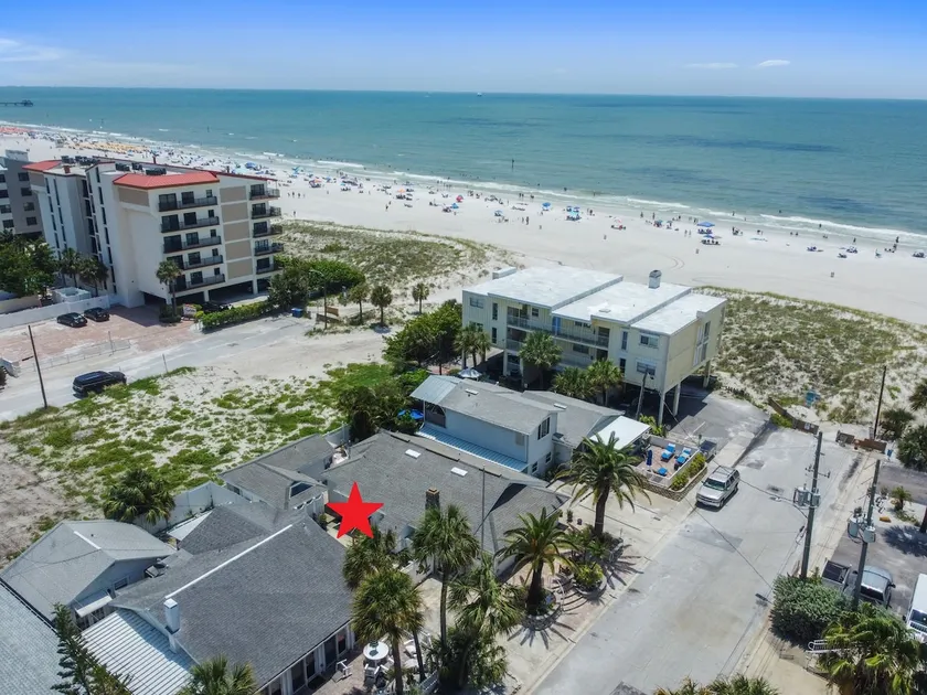 Beachside Courtyard Retreat 15A Steps to Beach | B - Image 1