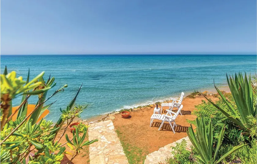 3 Bedroom Cozy Home In Menfi Ag - Image 1