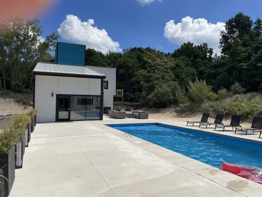 Pool Open 5/15 - 10/15, Hot Tub, 90 min from Chi - Image 1