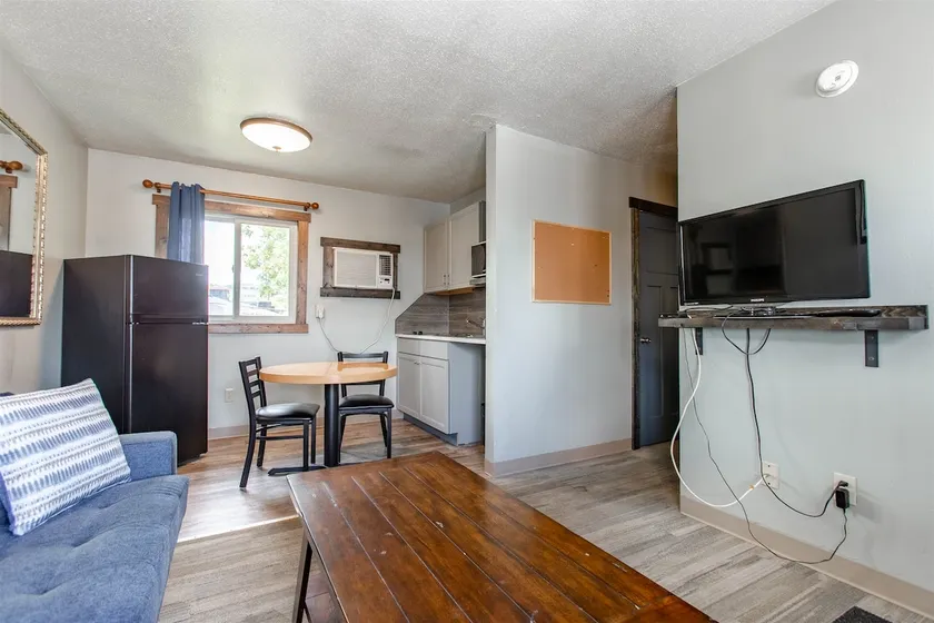 Suite 313 - 2nd Floor | 1 Bed, 1 Bath - Image 1