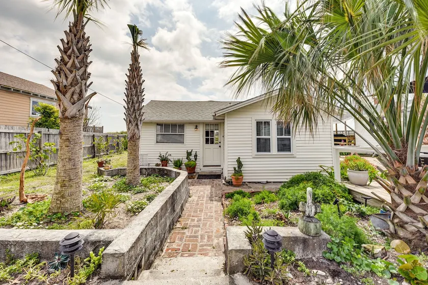 Oceanfront Amelia Island Cottage: Deck & Boardwalk - Image 1