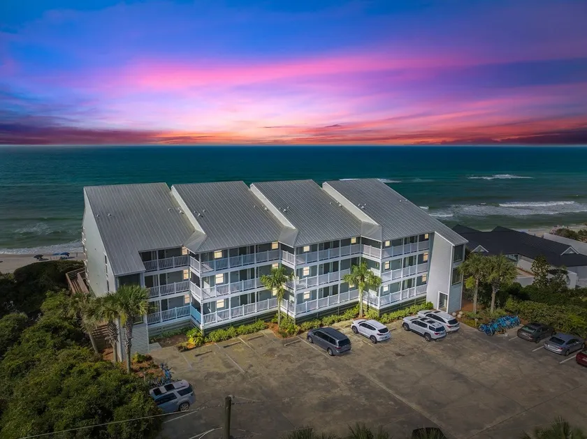 Emerald Shores 2–Steps to Beach–Sleeps 4 - Image 1