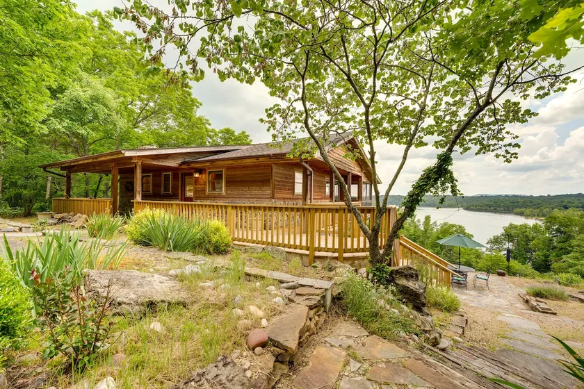 Eagle Rock Gem on Table Rock Lake w/ Decks & Grill - Image 1