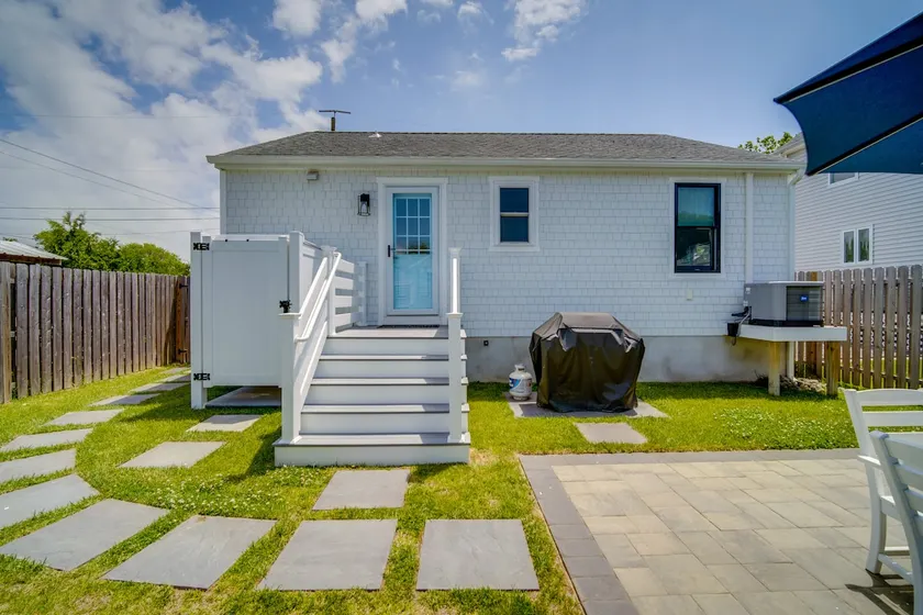 Beautiful Cape May Cottage: Walk to Beach & Mall! - Image 1