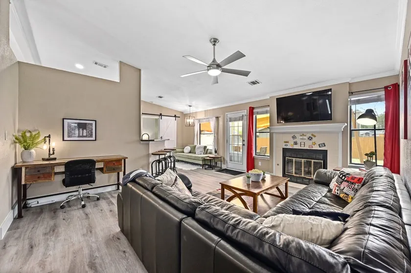Saloma Place - Image 1
