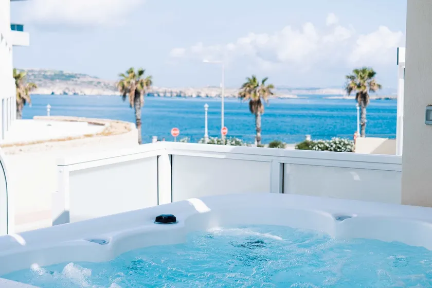 Stunning 4BR Villa with Heated Jacuzzi in St Paul's Bay - Image 1