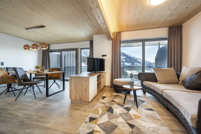 5 Bed Studio Superior Panorama - Image 1