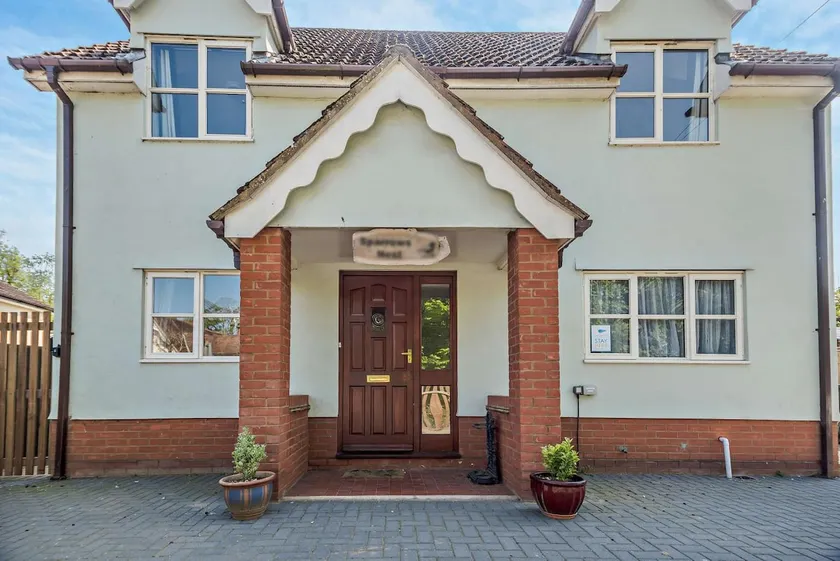 4 Bed in Woodbridge oc-s27356 - Image 1