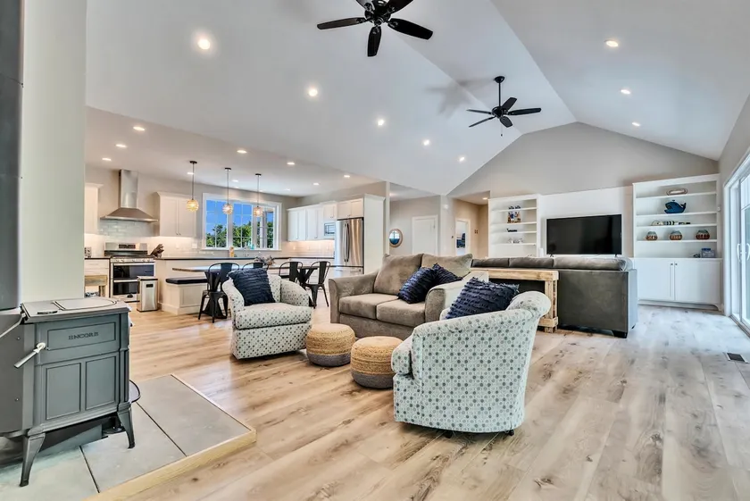 New Build, Vaulted Ceilings, & Wildlife Activity! - Image 1