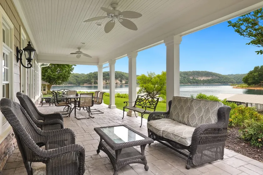Shoreline Cottage - Direct Lake Access - Image 1
