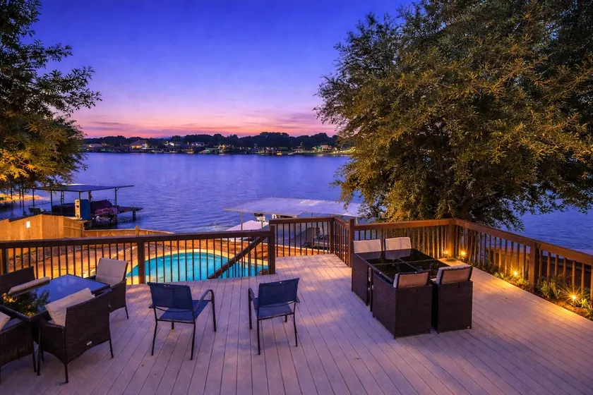 Luxury on Lake Granbury w/ Pool, Hot tub and Games - Image 1