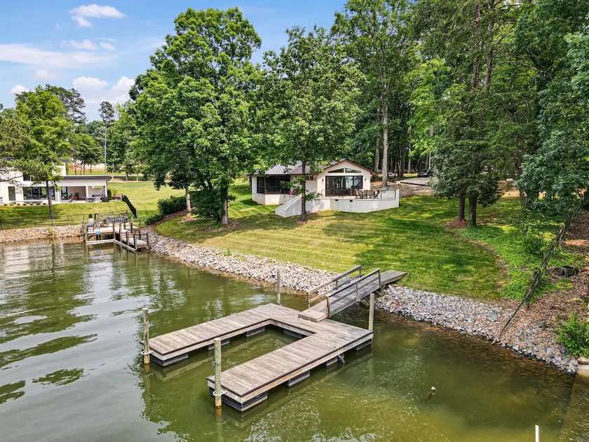 King Suite, Kayaks, Lake, Luxury Magazine Featured - Image 1