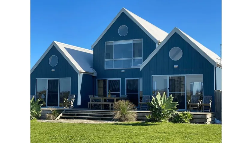 Blue Beach House Stay 3 Pay 2 Winter Special - Image 1