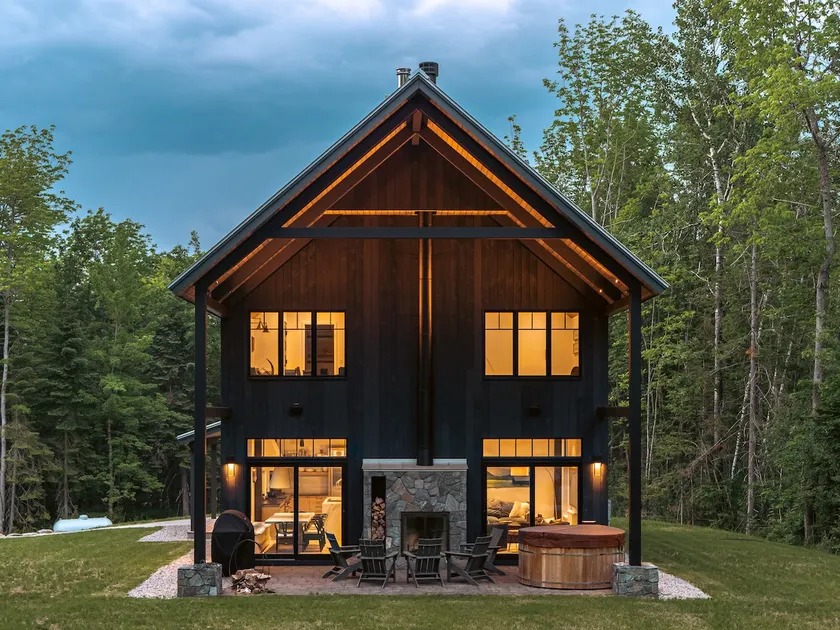 Exquisite Rustic Modern Ski Haus| Bike Park Access - Image 1