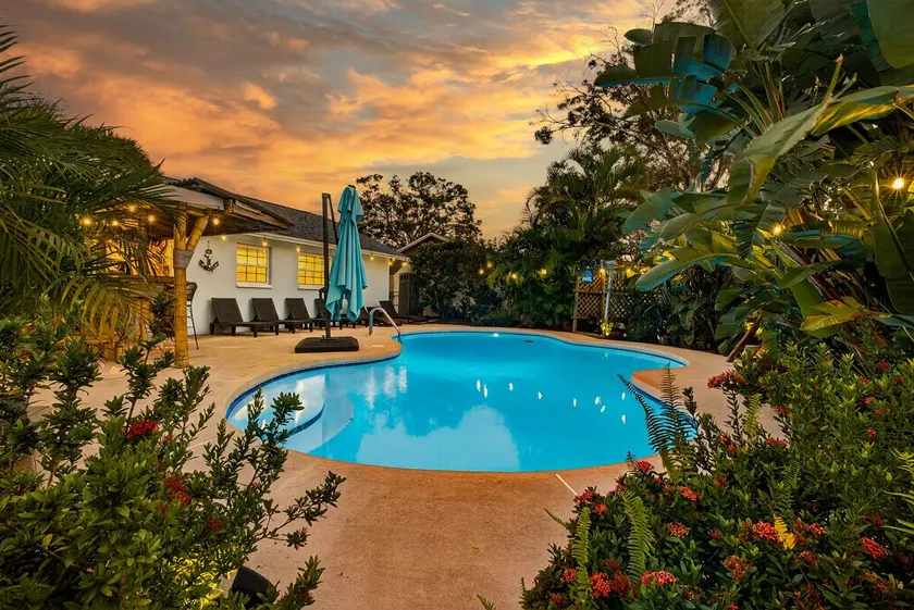 Caribbean Vibes•Heated Pool•5 Miles to the Beach - Image 1