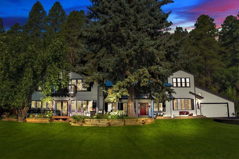 Grand 7BR Luxury Home, großartige Lage 10 min. in die Innenstadt, 20 min. zum Skifahren, zu Fuß zu den heißen Quellen - Image 1