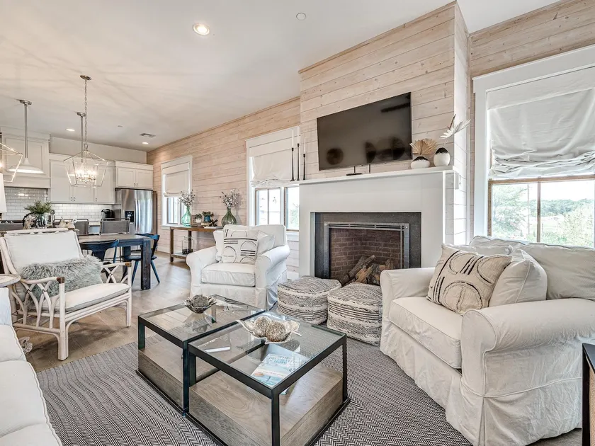 Residence Club Unit 6- Carlton Landing - Image 1