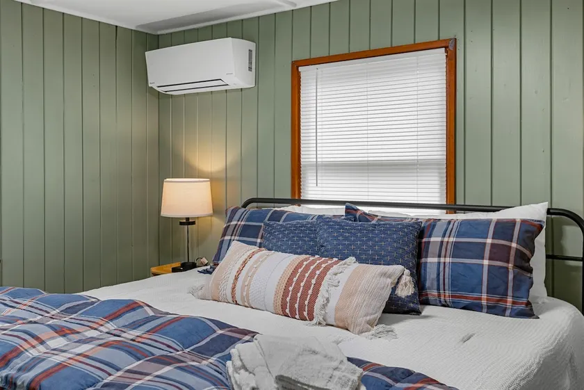 Cranfield Marina Retreat: Cabin 22 at The Carlton - Image 1
