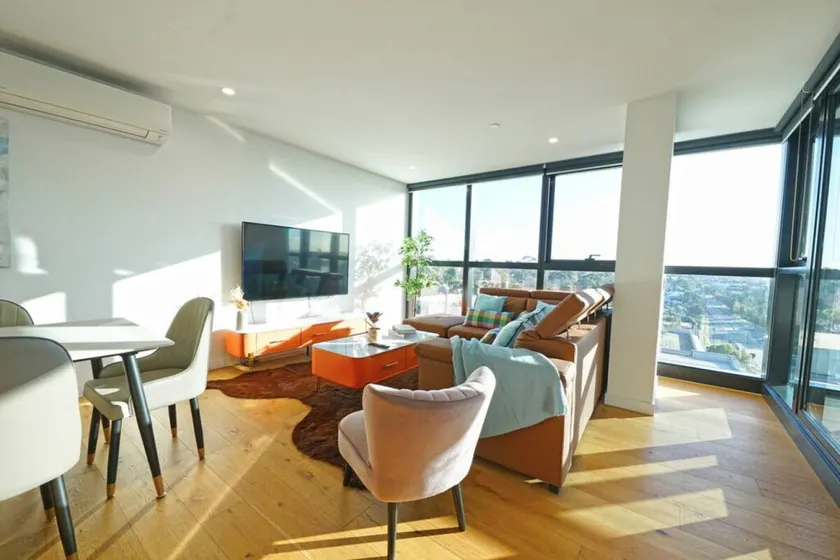 Luxury 3BRM Condo Pool Yoga Gym 2-Carport BoxHill - Image 1