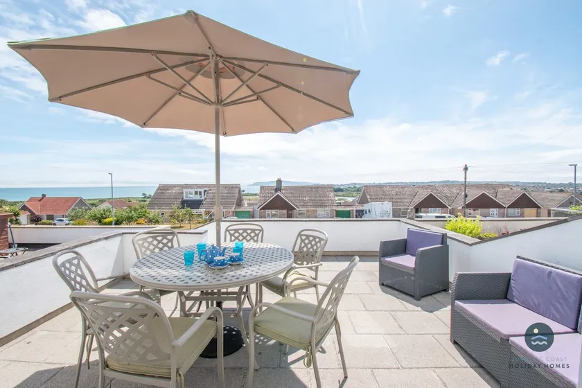 Pebble House - Sea views parking family friendly - Image 1