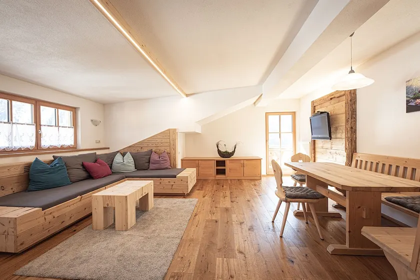 Ferienwohnung \"Kofler Zw Den Wänden Apt Zirm\" mit Bergblick, Gemeinschaftsgarten und WLAN - Image 1