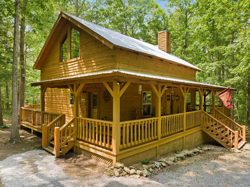 Lazy Bear-hot tub, fire pit, foosball, ping pong, - Image 1