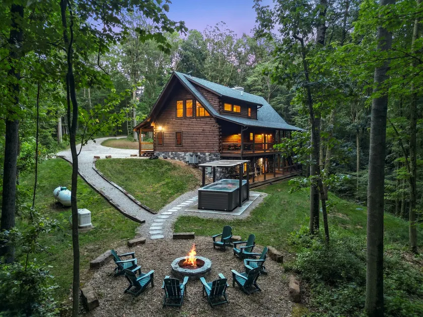 The Leaflet | Hocking Hills, Swim Spa, Theater - Image 1