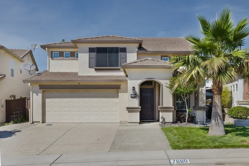 Lovable 5 bedroom Family Home - Image 1