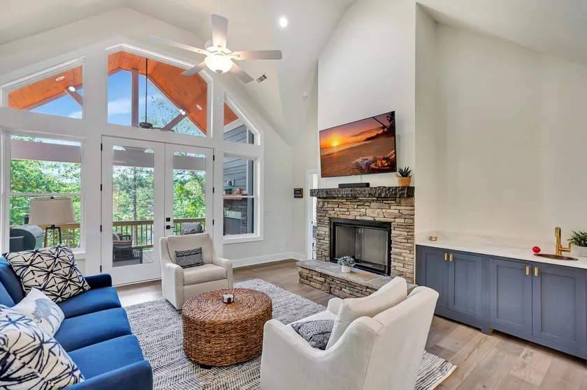 Peninsula Rd - Fun and Relaxation - Image 1