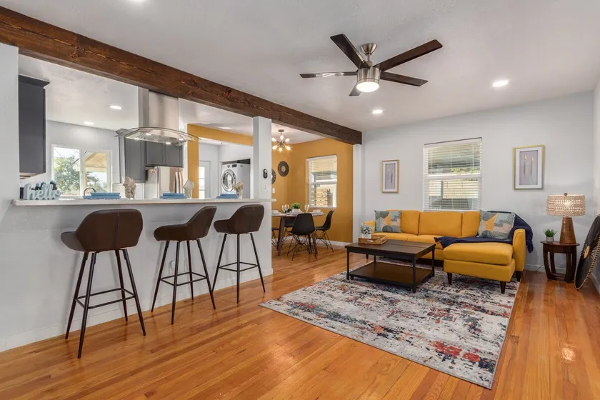 Coronado Cool, Banner Close, Cozy Vibes Sleeps 4 - Image 1