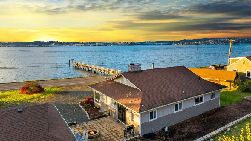 Waterview's, Game room, close to DT and Ferries! - Image 1