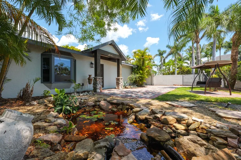 Tropisches, sehr privates, abgeschlossenes Haus mit Pool, kurzer Fußweg zu St Armands & Lido Beach - Image 1