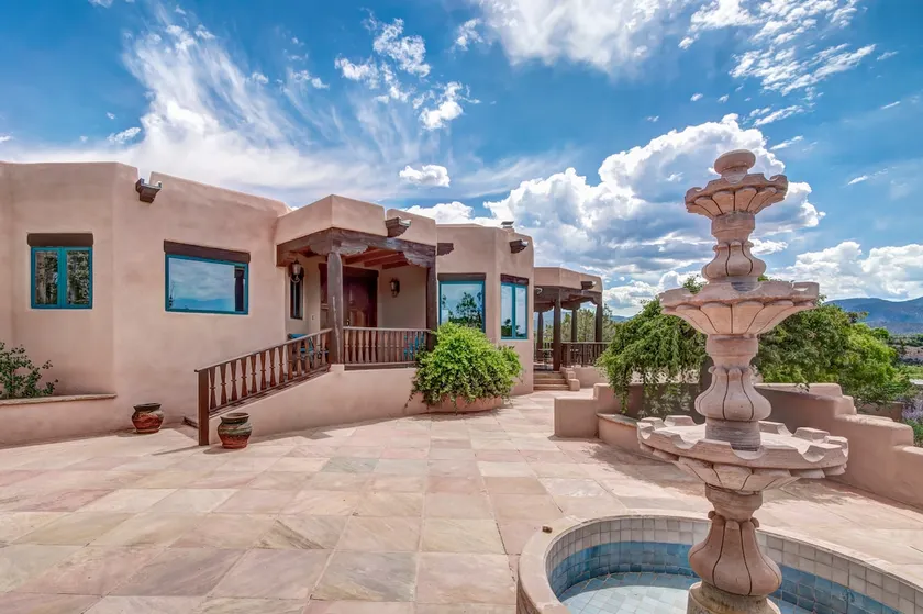 Dorthia Garden Retreat & Views - Image 1