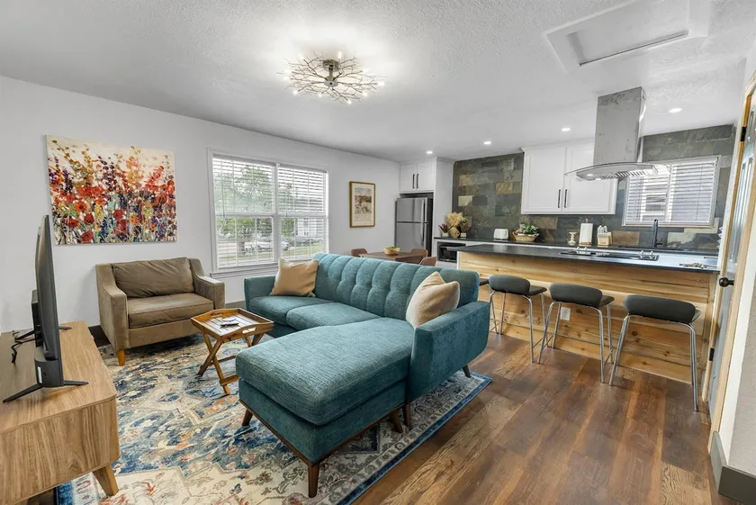 Woodland: Comfy King Beds, Walk to A&M Campus - Image 1