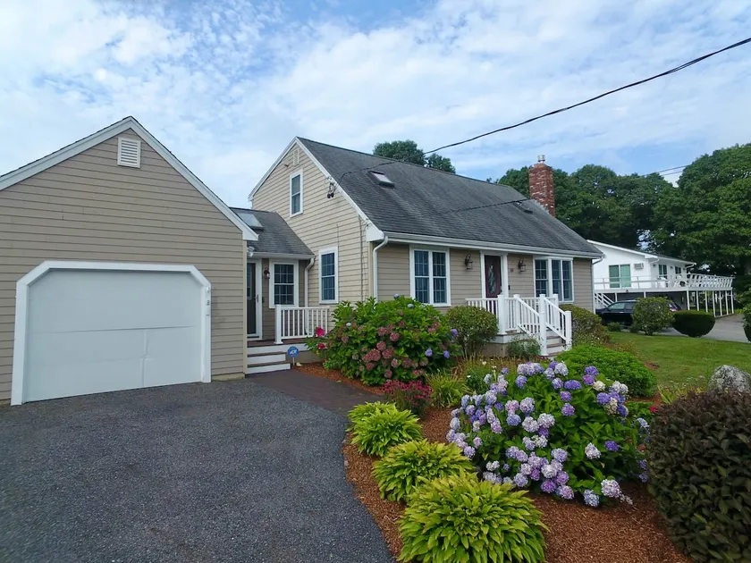 Luxury Cape Home in Standish Shores - Image 1