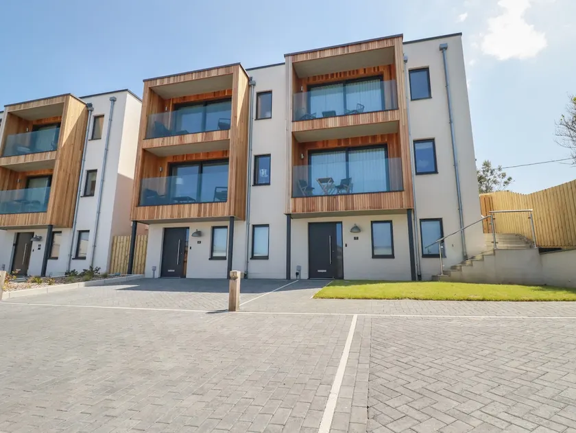 5 Longshore - Image 1