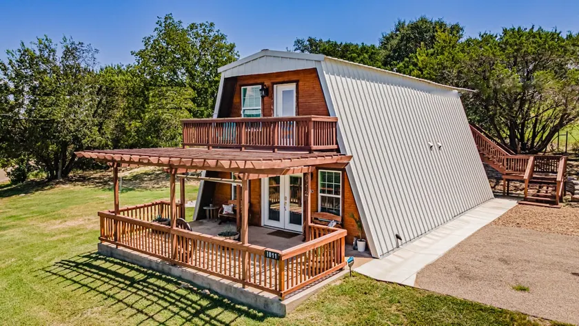 Garden View | Pet & Family Friendly | Pool Access - Image 1