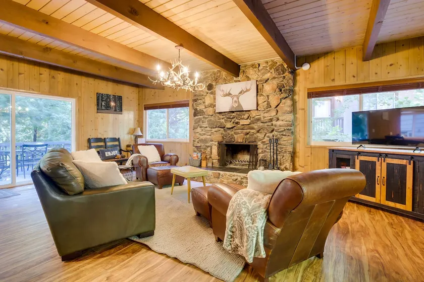 Steps to Lake: Cabin w/ Deck in Lake Arrowhead - Image 1